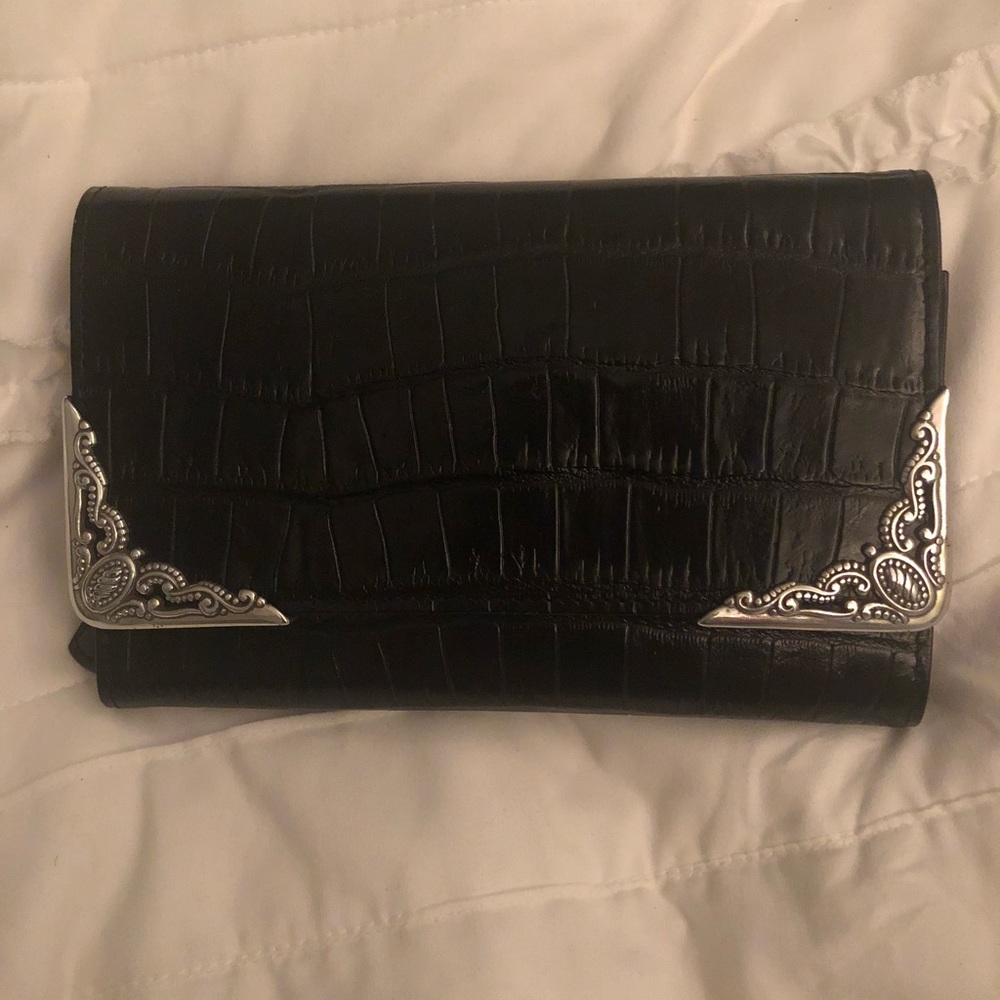 Black clutch